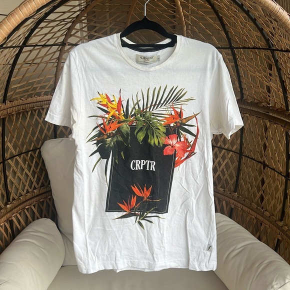 Tropical graphic tee, bought in Mexico! Size L but fits like a medium - Picture 1 of 4